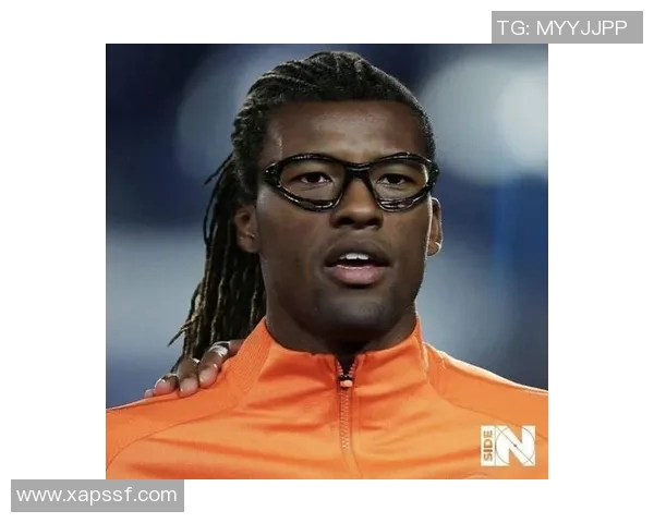 荷兰光头足球明星的传奇故事与不凡成就揭秘